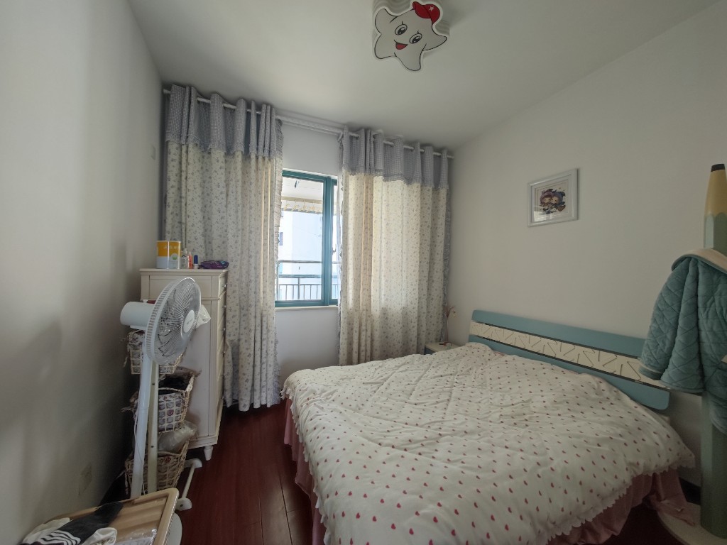 经世皇城 3室2厅2卫 120.0万 经世皇城 3室2厅2卫 120.0万客厅