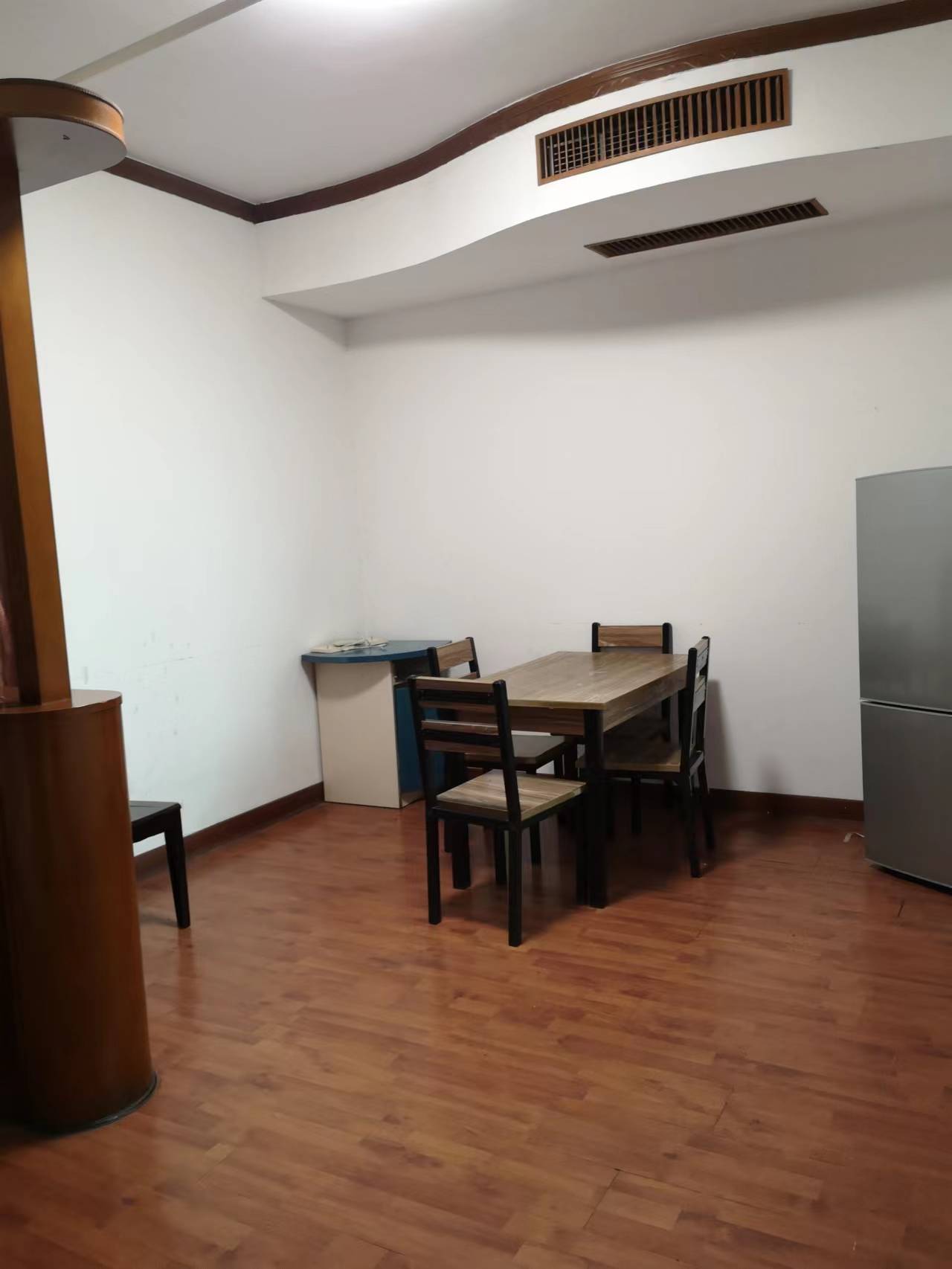 房地产大厦 3室2厅1卫 73.0万 房地产大厦 3室2厅1卫 73.0万客厅