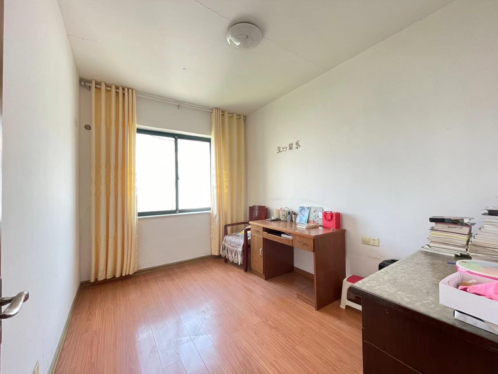 香山美境 3室2厅2卫 68.0万 香山美境 3室2厅2卫 68.0万客厅