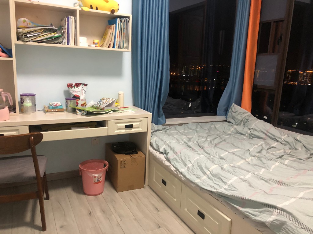 翡翠公园(北大资源) 3室2厅2卫 101.0万 翡翠公园(北大资源) 3室2厅2卫 101.0万客厅