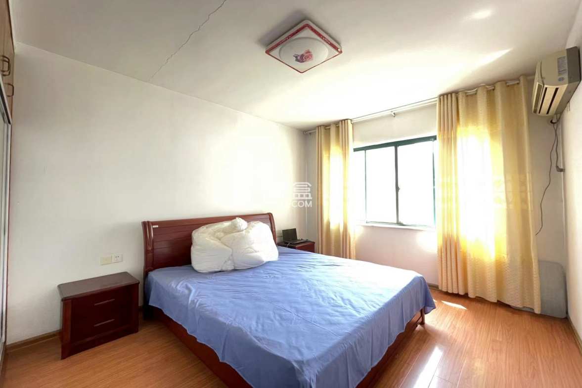 香山美境 3室2厅2卫 68.0万 香山美境 3室2厅2卫 68.0万客厅