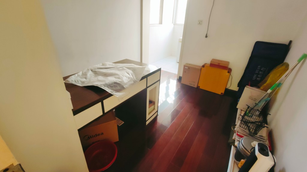 青年乐园 4室2厅2卫 56.0万 青年乐园 4室2厅2卫 56.0万客厅