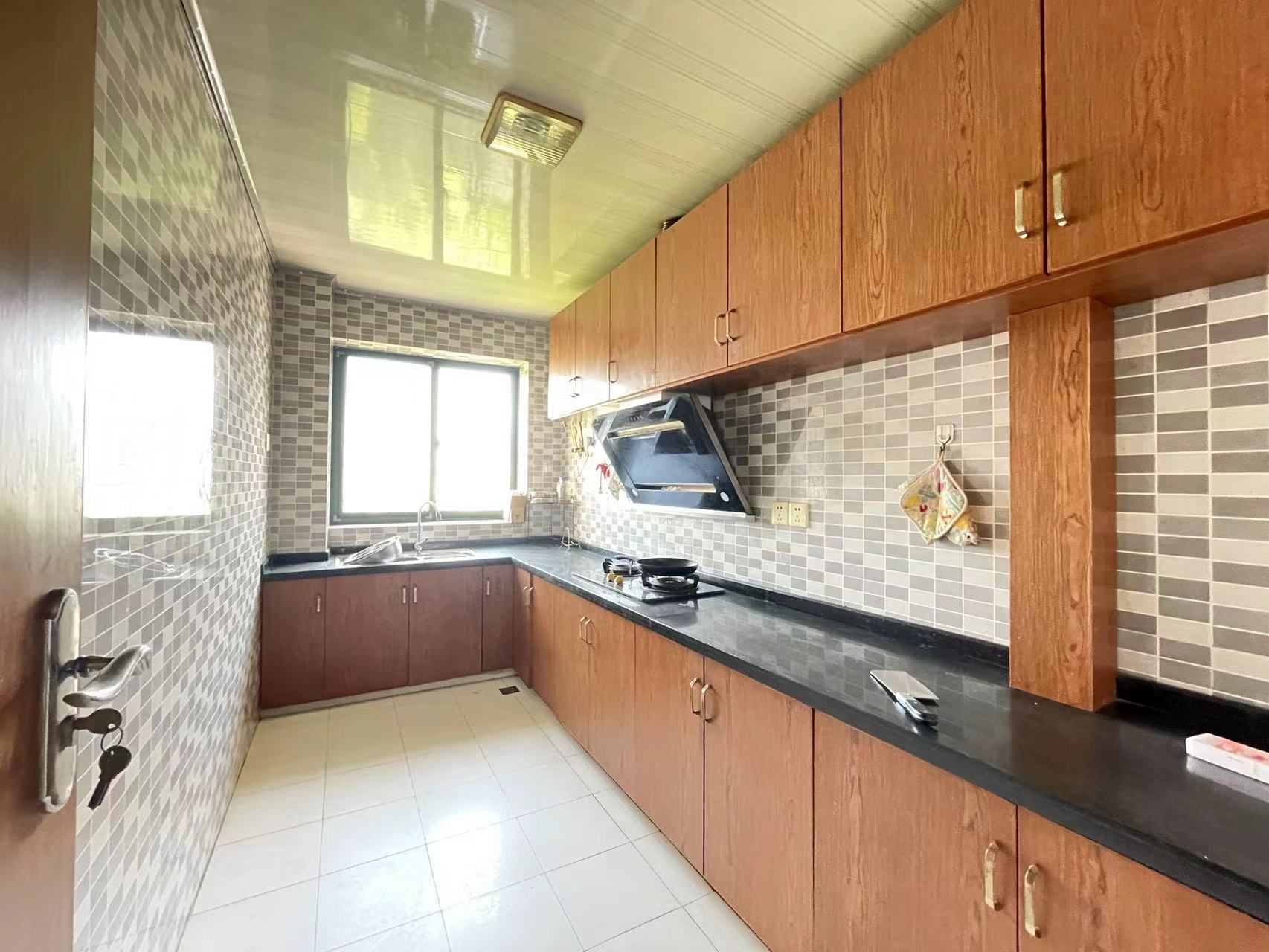 香山美境 3室2厅2卫 68.0万 香山美境 3室2厅2卫 68.0万客厅