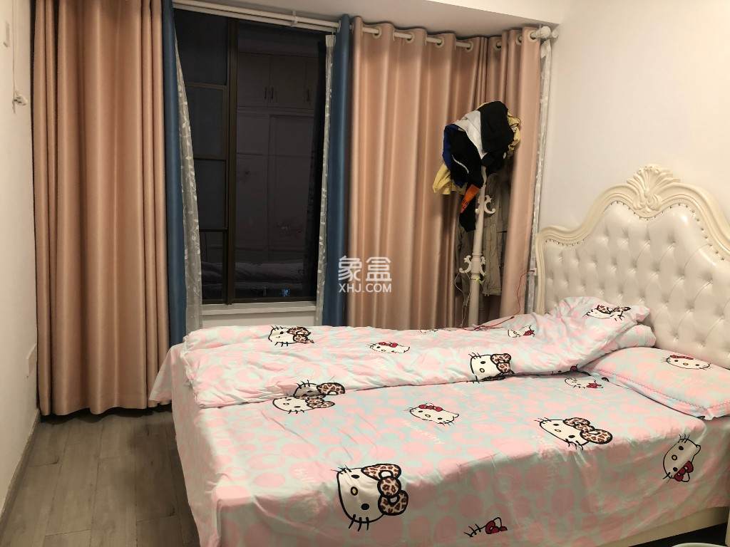 翡翠公园(北大资源) 3室2厅2卫 101.0万 翡翠公园(北大资源) 3室2厅2卫 101.0万客厅