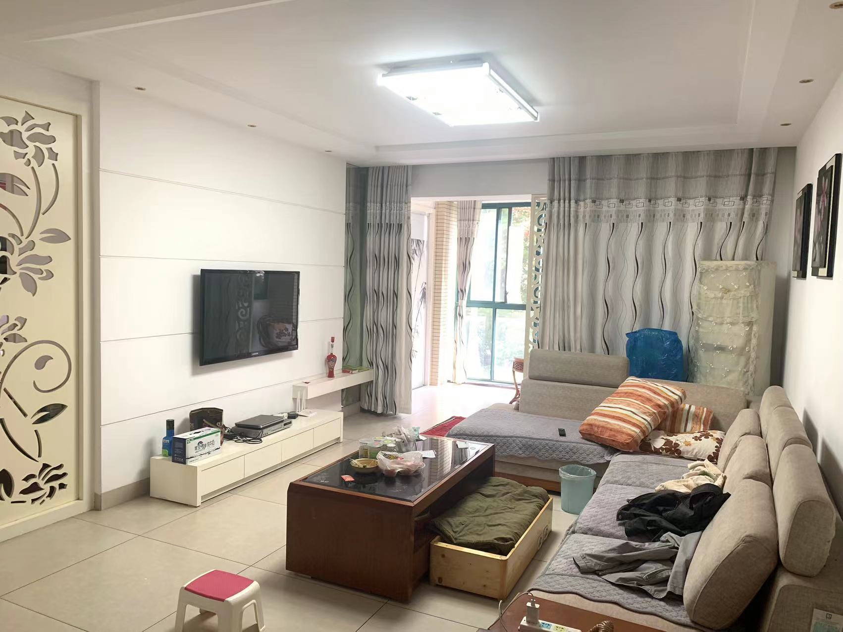 共和城 3室2厅2卫 85.0万 共和城 3室2厅2卫 85.0万客厅