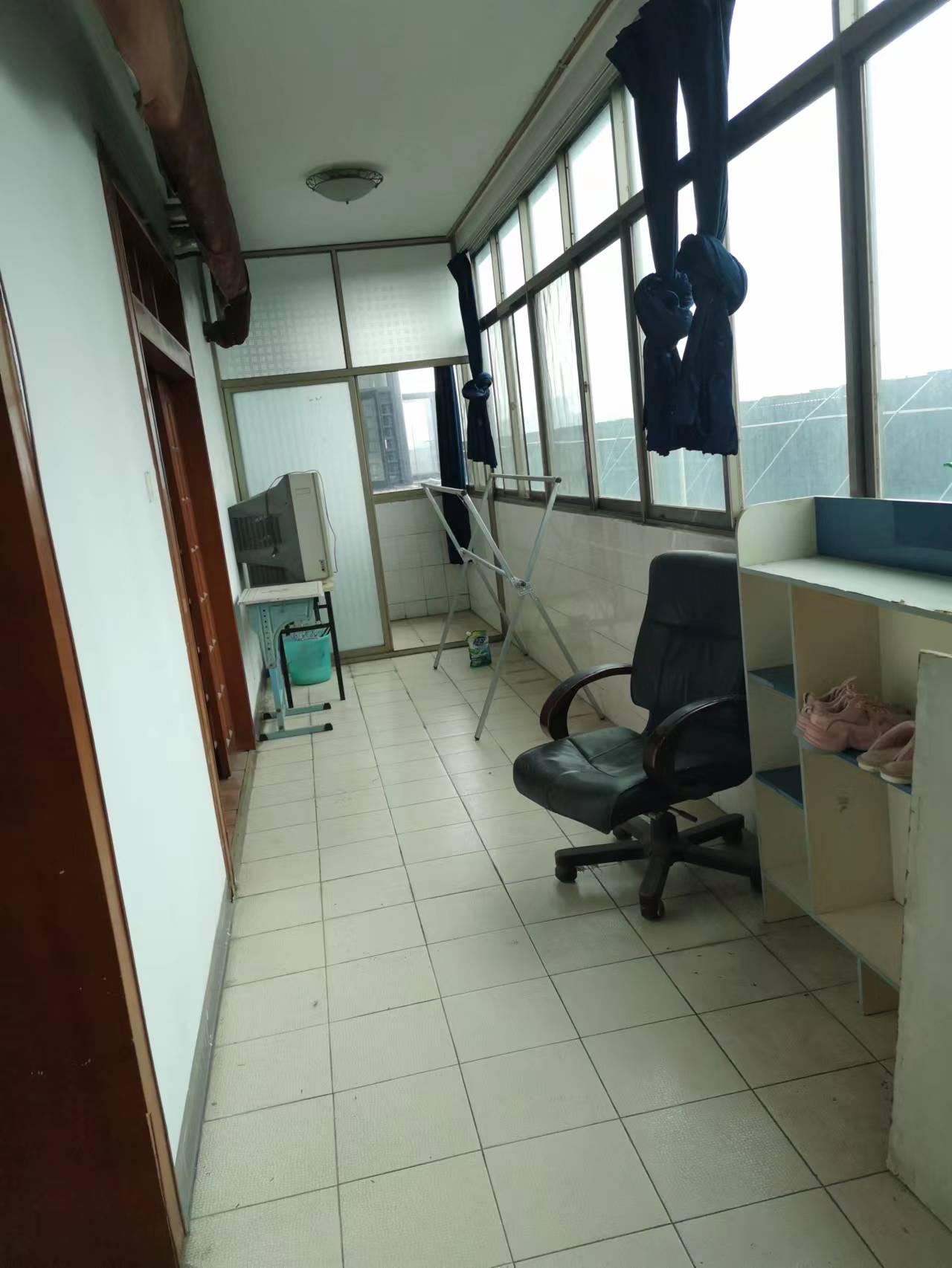 房地产大厦 3室2厅1卫 73.0万 房地产大厦 3室2厅1卫 73.0万客厅