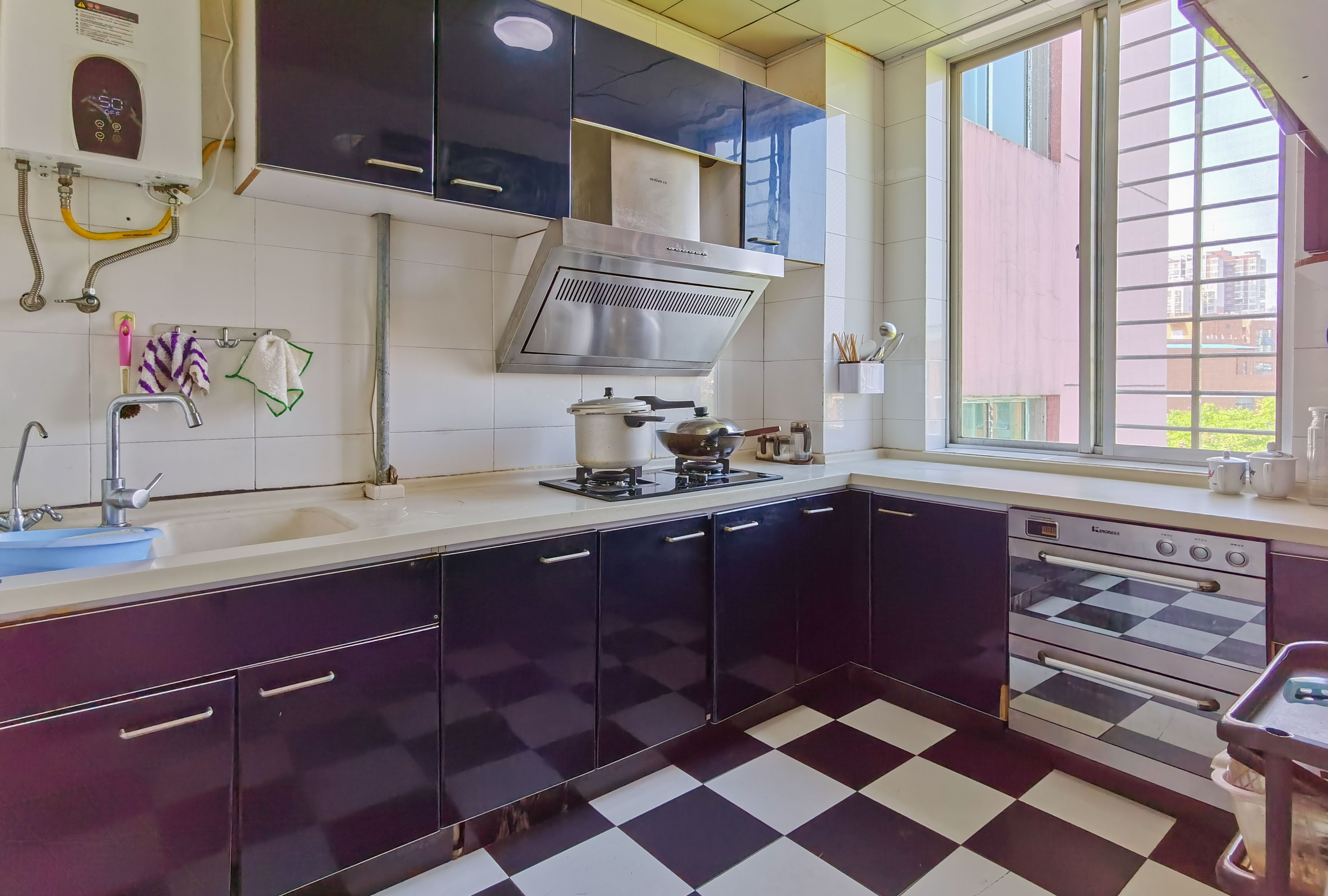 法院小区  4室2厅1卫    92.0万 法院小区  4室2厅1卫    92.0万客厅