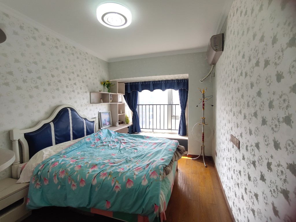 美的城四期  3室2厅2卫    61.8万 美的城四期  3室2厅2卫    61.8万客厅