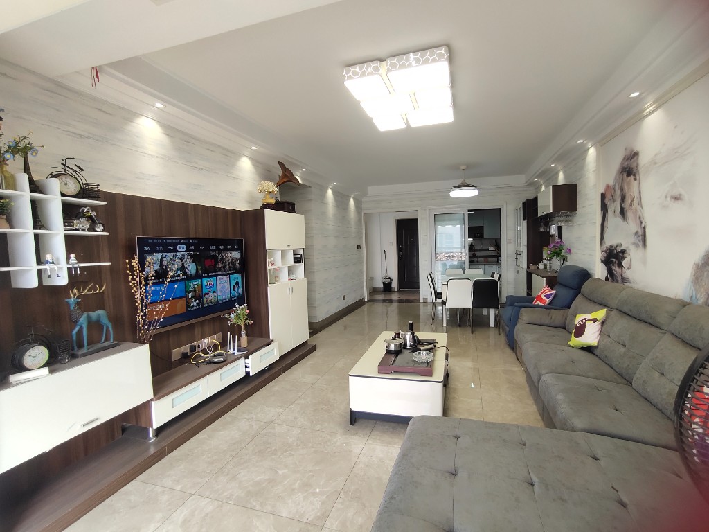 美的城四期  3室2厅2卫    61.8万 美的城四期  3室2厅2卫    61.8万客厅