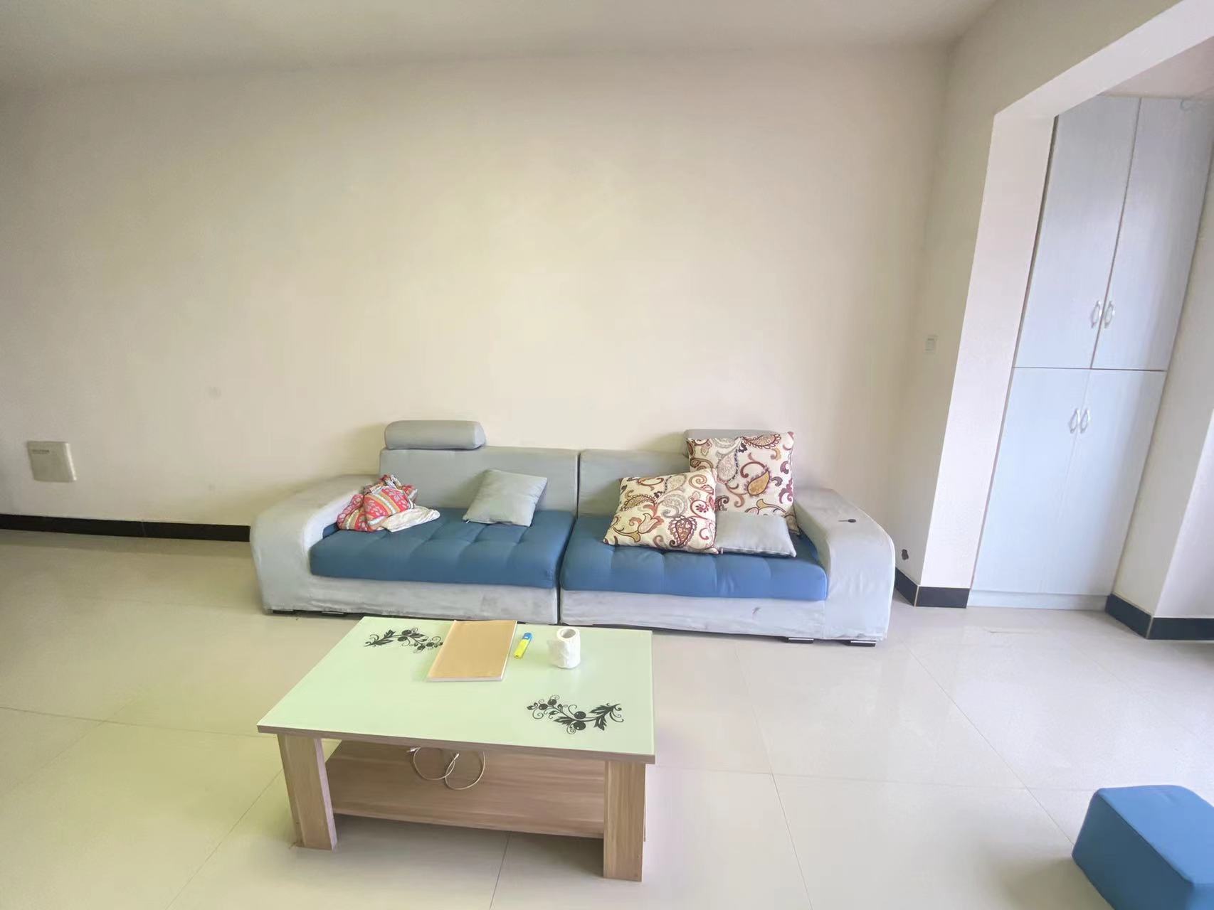 奥园广场 3室2厅2卫 78.0万 奥园广场 3室2厅2卫 78.0万客厅