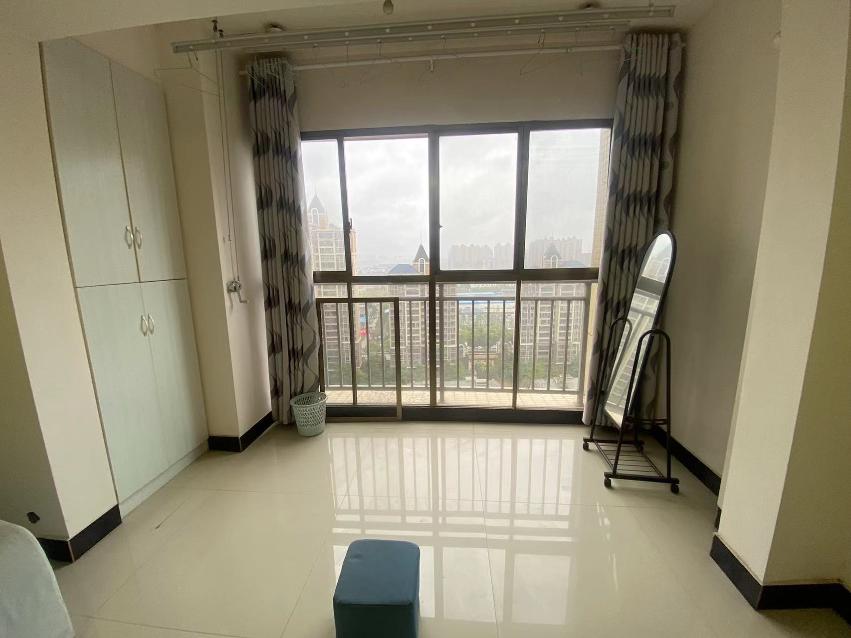 奥园广场 3室2厅2卫 78.0万 奥园广场 3室2厅2卫 78.0万客厅