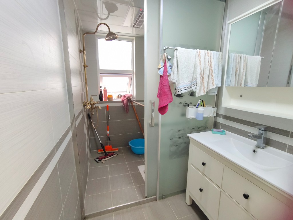 美的城四期  3室2厅2卫    61.8万 美的城四期  3室2厅2卫    61.8万客厅