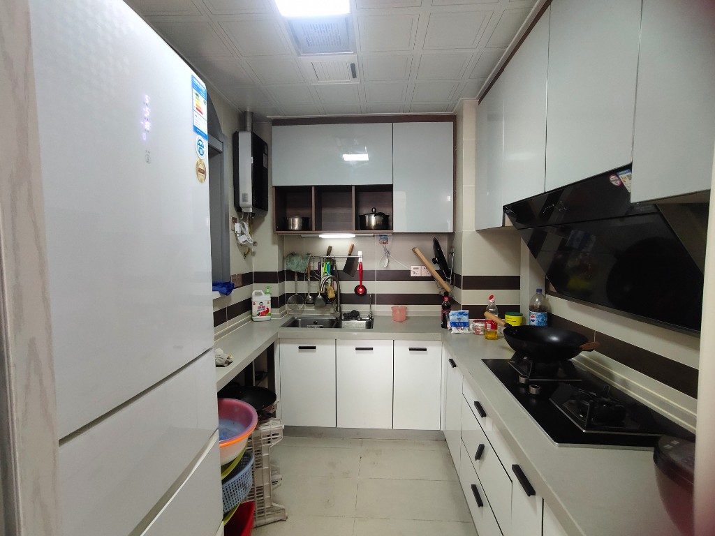 美的城四期  3室2厅2卫    61.8万 美的城四期  3室2厅2卫    61.8万客厅