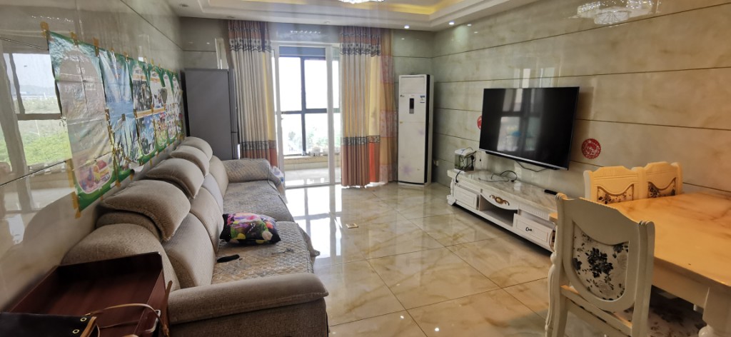 佳兆业金域天下三期 2室2厅1卫 35.0万 佳兆业金域天下三期 2室2厅1卫 35.0万客厅