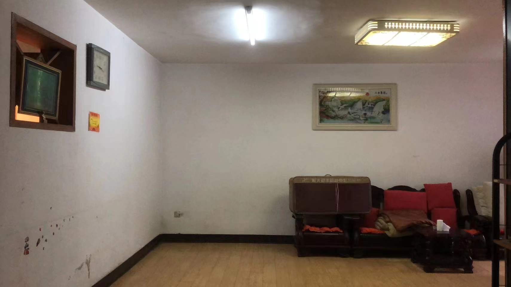 合泰小区  3室2厅1卫    60.0万 合泰小区  3室2厅1卫    60.0万客厅