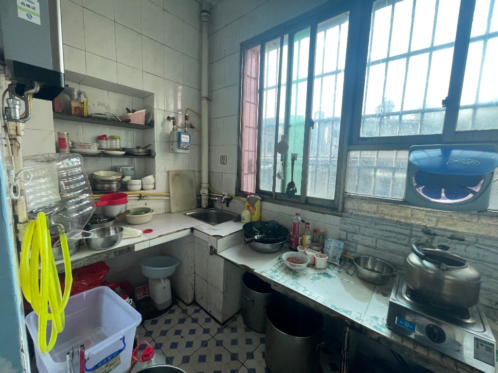 天禄大厦 2室1厅1卫 29.8万 天禄大厦 2室1厅1卫 29.8万客厅