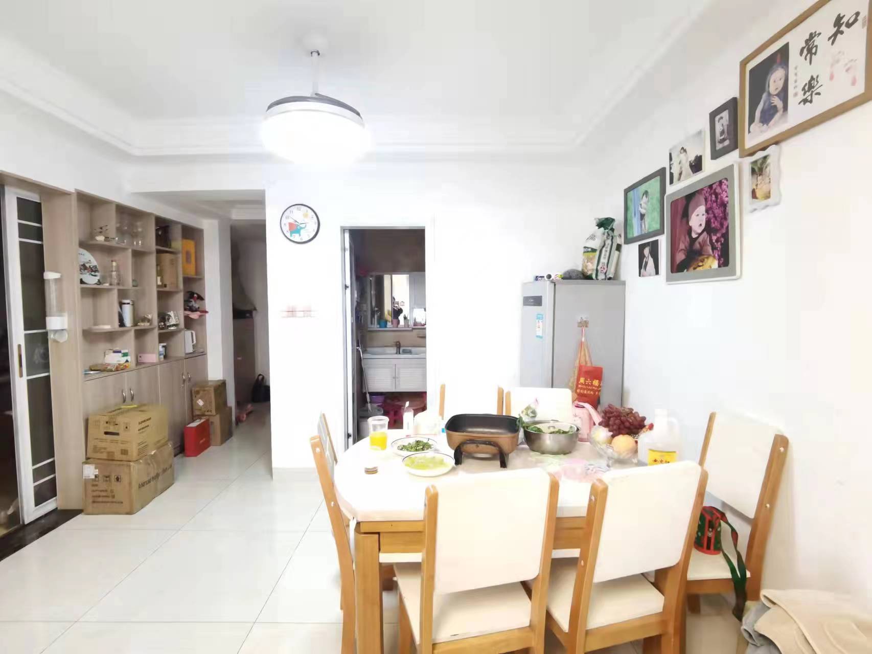 岭秀天下  2室2厅1卫    47.8万 岭秀天下  2室2厅1卫    47.8万客厅