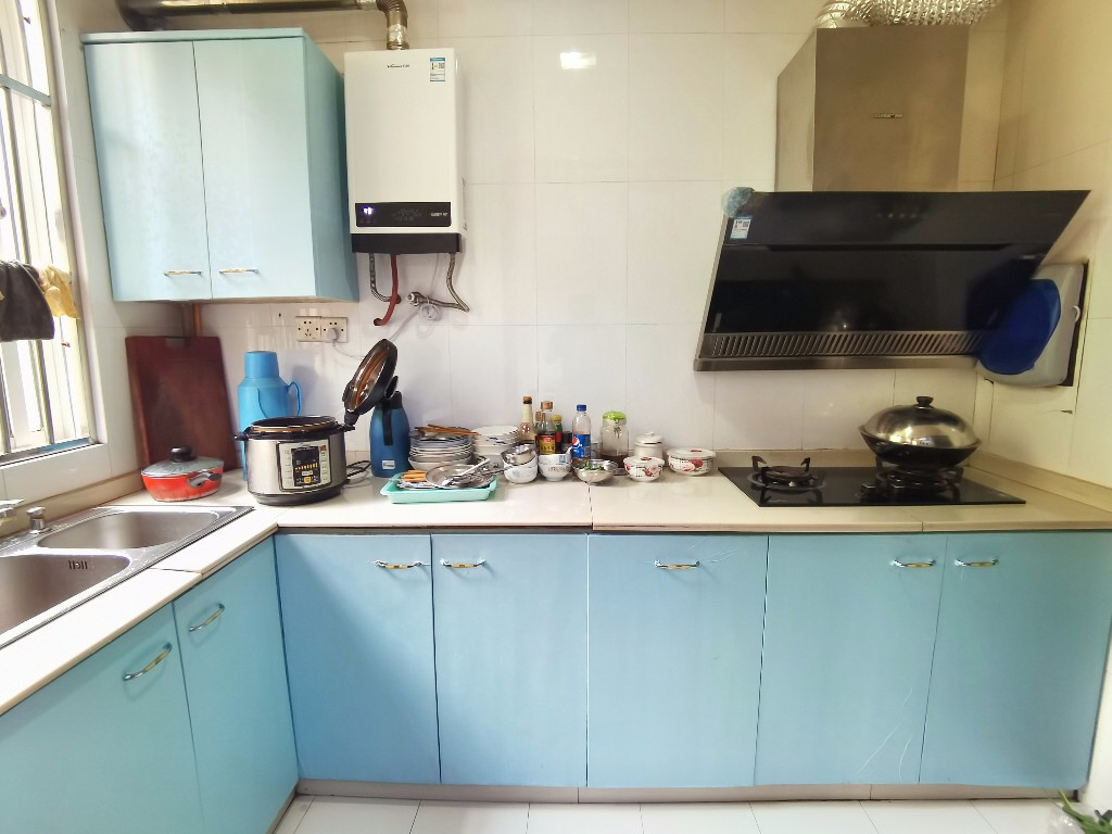 玫瑰名城百合苑  5室2厅2卫    120.0万 玫瑰名城百合苑  5室2厅2卫    120.0万客厅