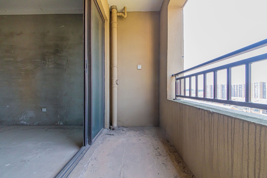 北辰中央公园B区  4室2厅2卫    138.0万客厅