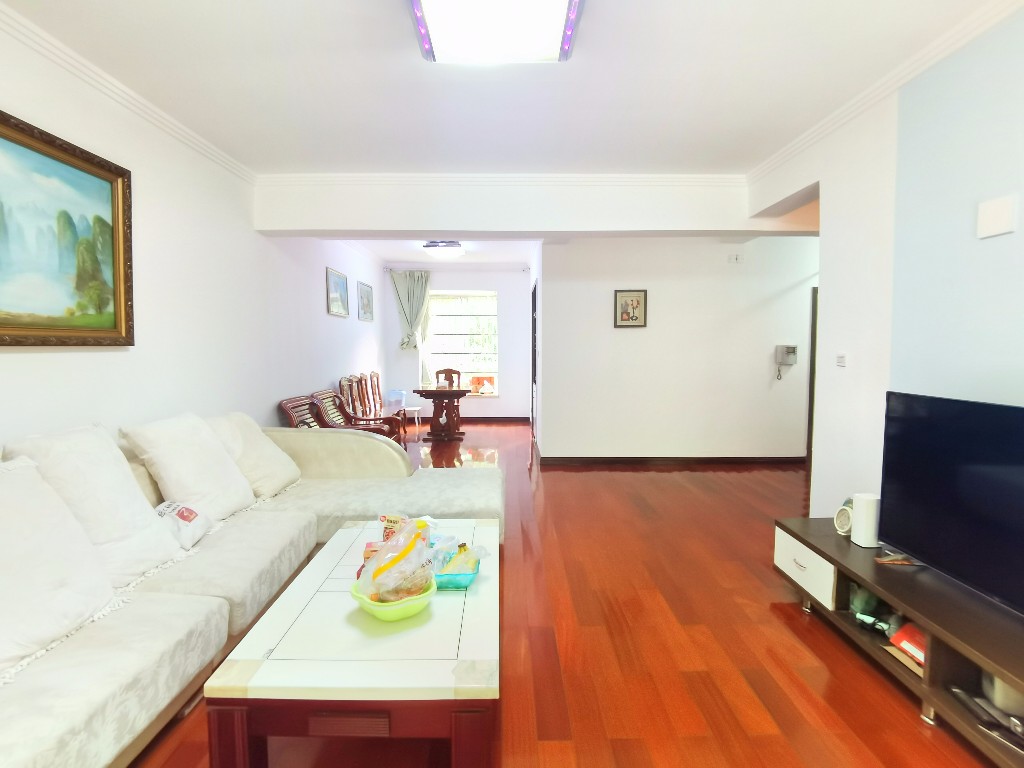 玫瑰名城百合苑  5室2厅2卫    120.0万 玫瑰名城百合苑  5室2厅2卫    120.0万客厅