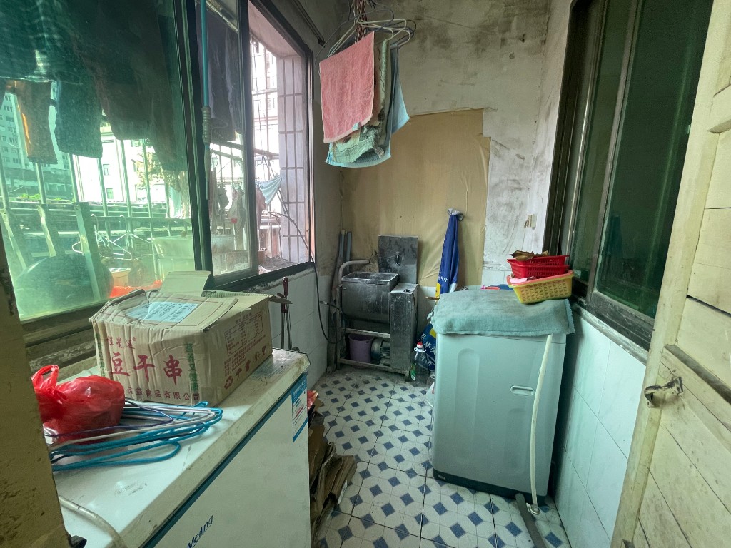 天禄大厦 2室1厅1卫 29.8万 天禄大厦 2室1厅1卫 29.8万客厅