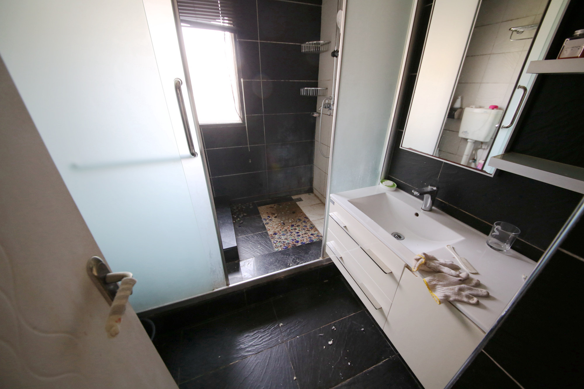 西街花园  3室2厅2卫   199.80万卫生间