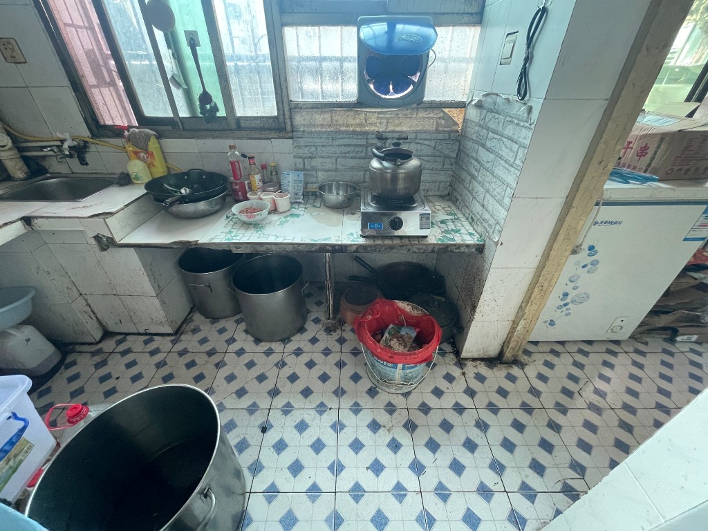 天禄大厦 2室1厅1卫 29.8万 天禄大厦 2室1厅1卫 29.8万客厅