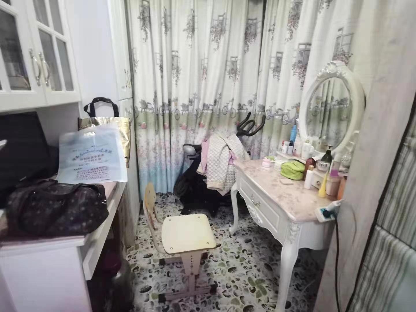 圣华名城建设北路110号 2室2厅1卫 27.8万 圣华名城建设北路110号 2室2厅1卫 27.8万客厅