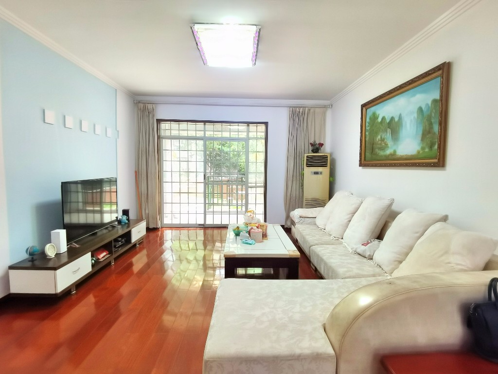 玫瑰名城百合苑  5室2厅2卫    120.0万 玫瑰名城百合苑  5室2厅2卫    120.0万客厅