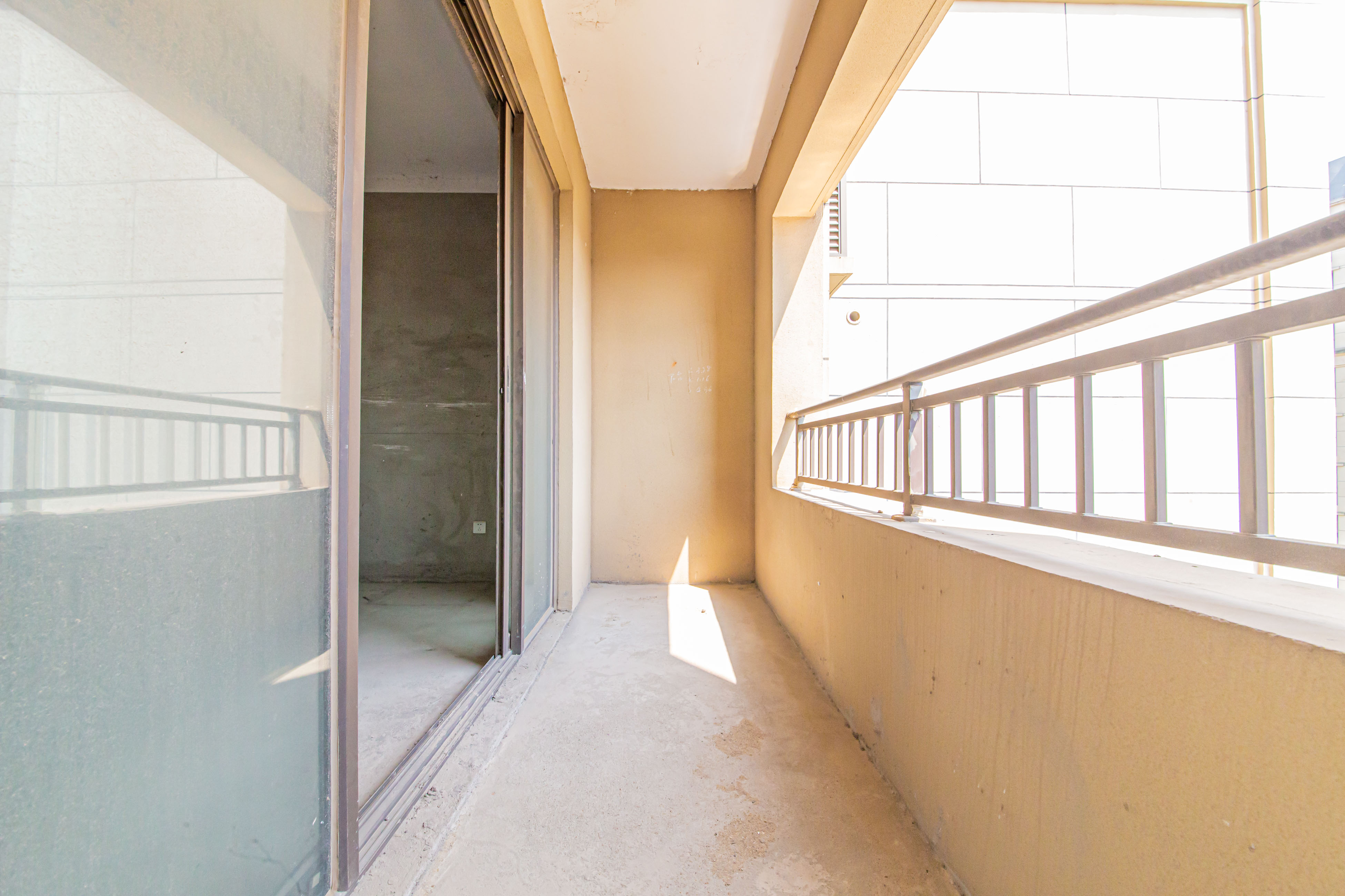 北辰中央公园B区  4室2厅2卫    138.0万客厅