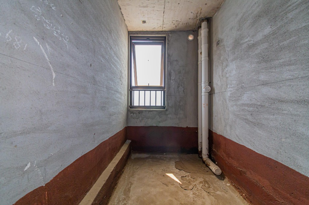 北辰中央公园B区  4室2厅2卫    138.0万客厅