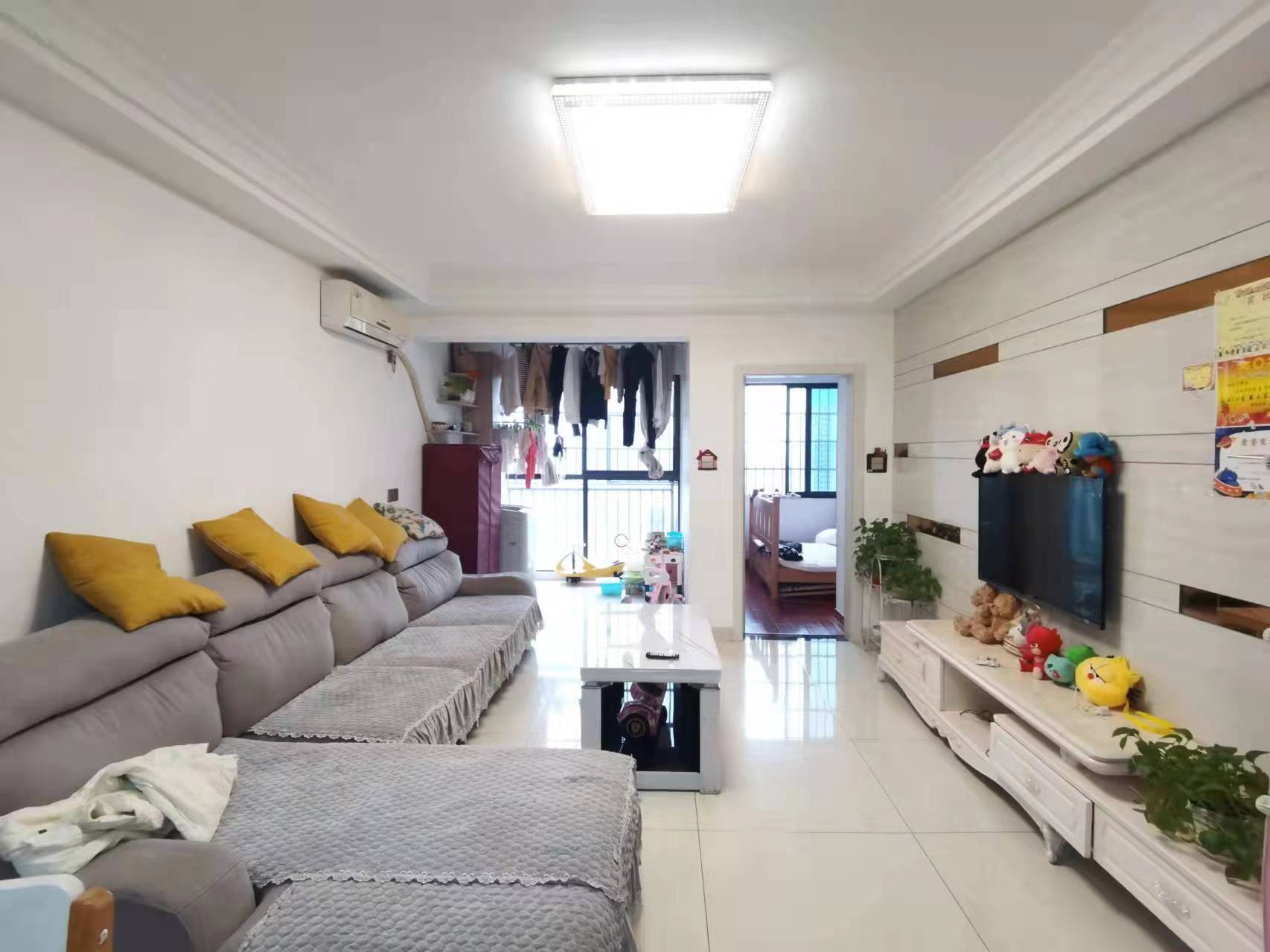 岭秀天下  2室2厅1卫    47.8万 岭秀天下  2室2厅1卫    47.8万客厅