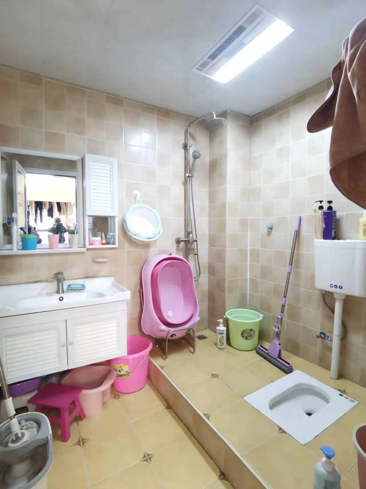 岭秀天下  2室2厅1卫    47.8万 岭秀天下  2室2厅1卫    47.8万客厅