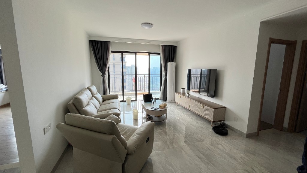 东部美的城 4室2厅2卫 108.0万 东部美的城 4室2厅2卫 108.0万客厅