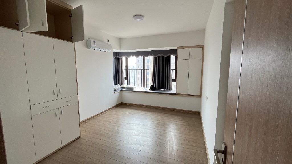 东部美的城 4室2厅2卫 108.0万 东部美的城 4室2厅2卫 108.0万客厅