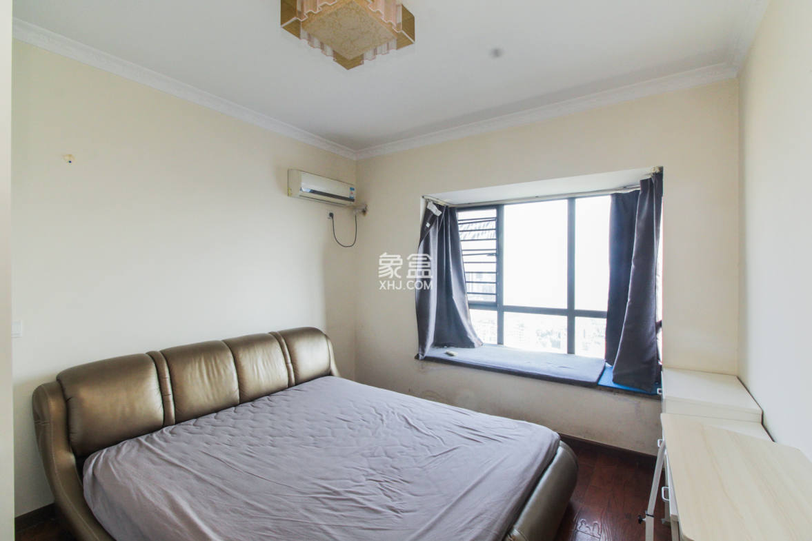 上海城小区  3室2厅2卫    113.6万卧室
