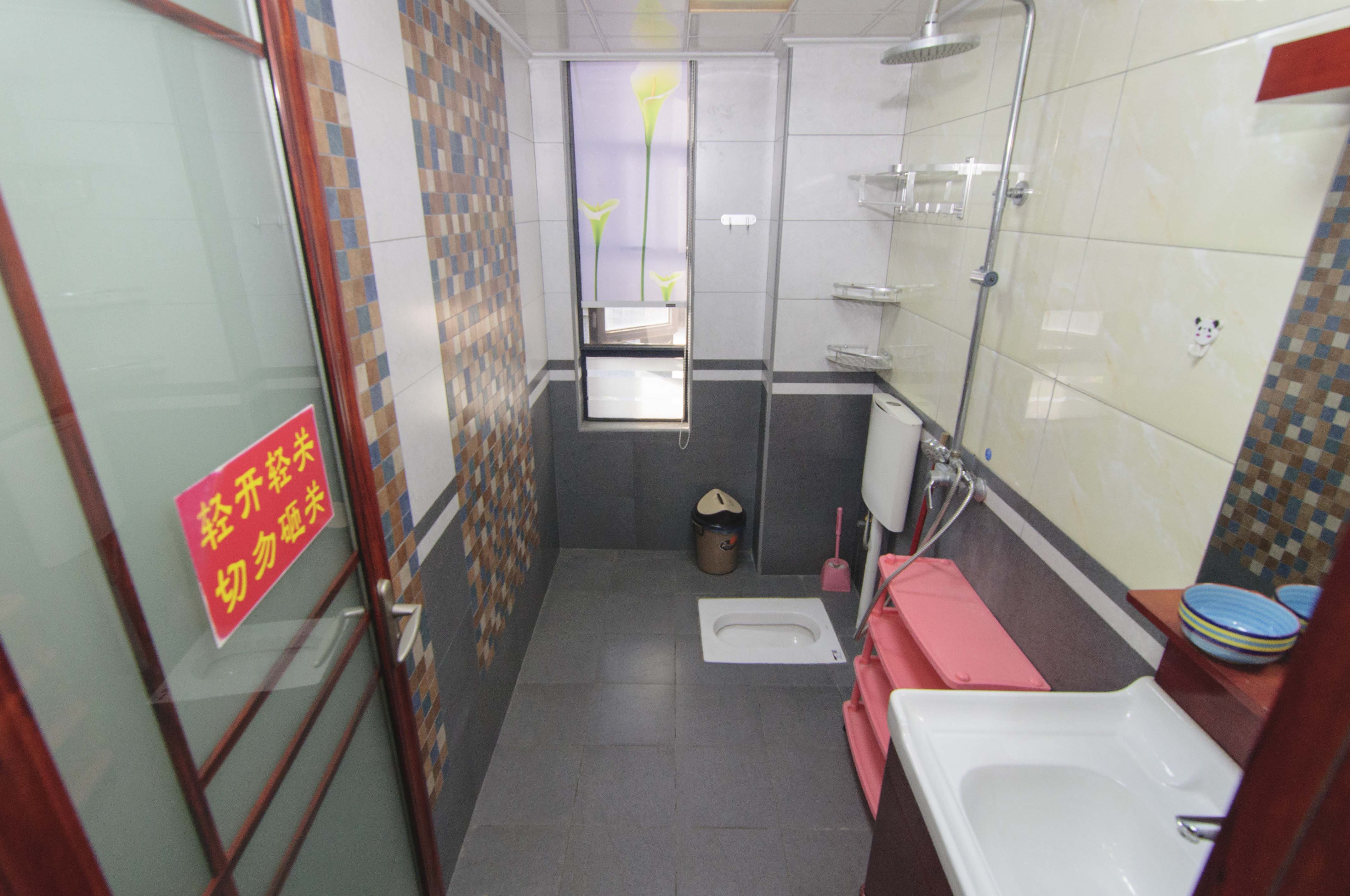 荣悦台  3室2厅1卫   200.00万卫生间
