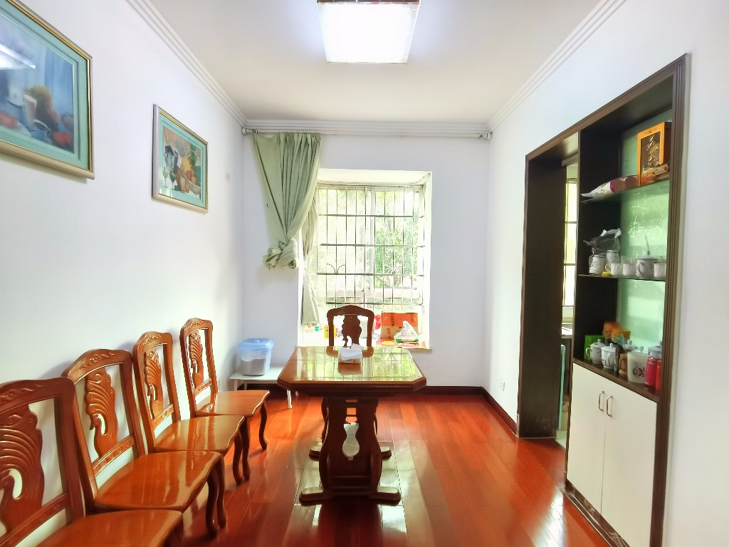 玫瑰名城百合苑  5室2厅2卫    120.0万 玫瑰名城百合苑  5室2厅2卫    120.0万客厅