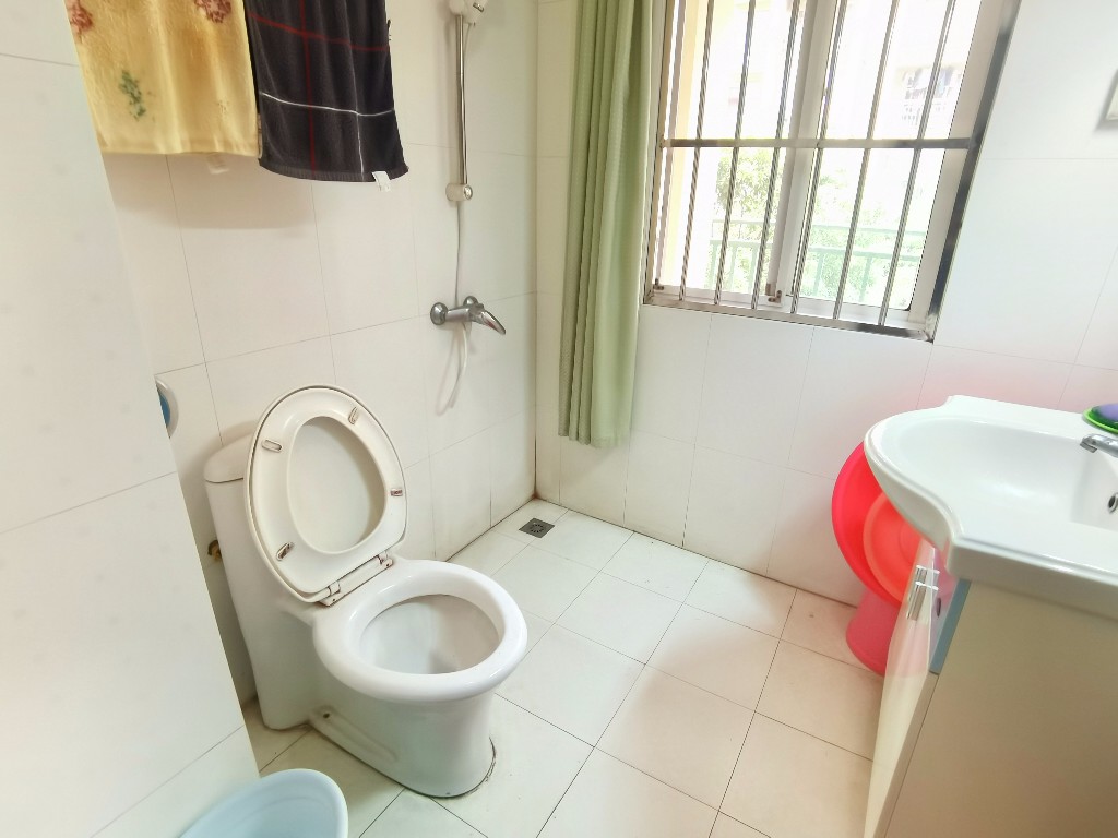 玫瑰名城百合苑  5室2厅2卫    120.0万 玫瑰名城百合苑  5室2厅2卫    120.0万客厅