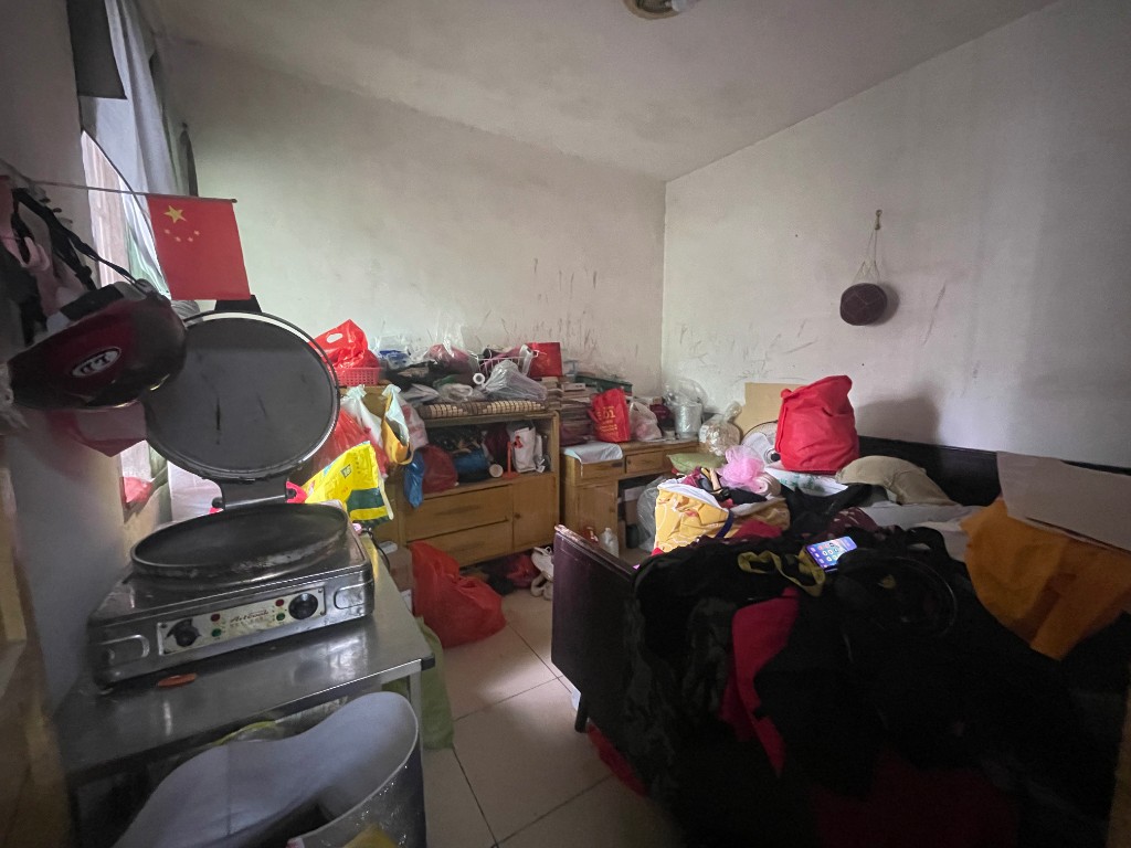 天禄大厦 2室1厅1卫 29.8万 天禄大厦 2室1厅1卫 29.8万客厅