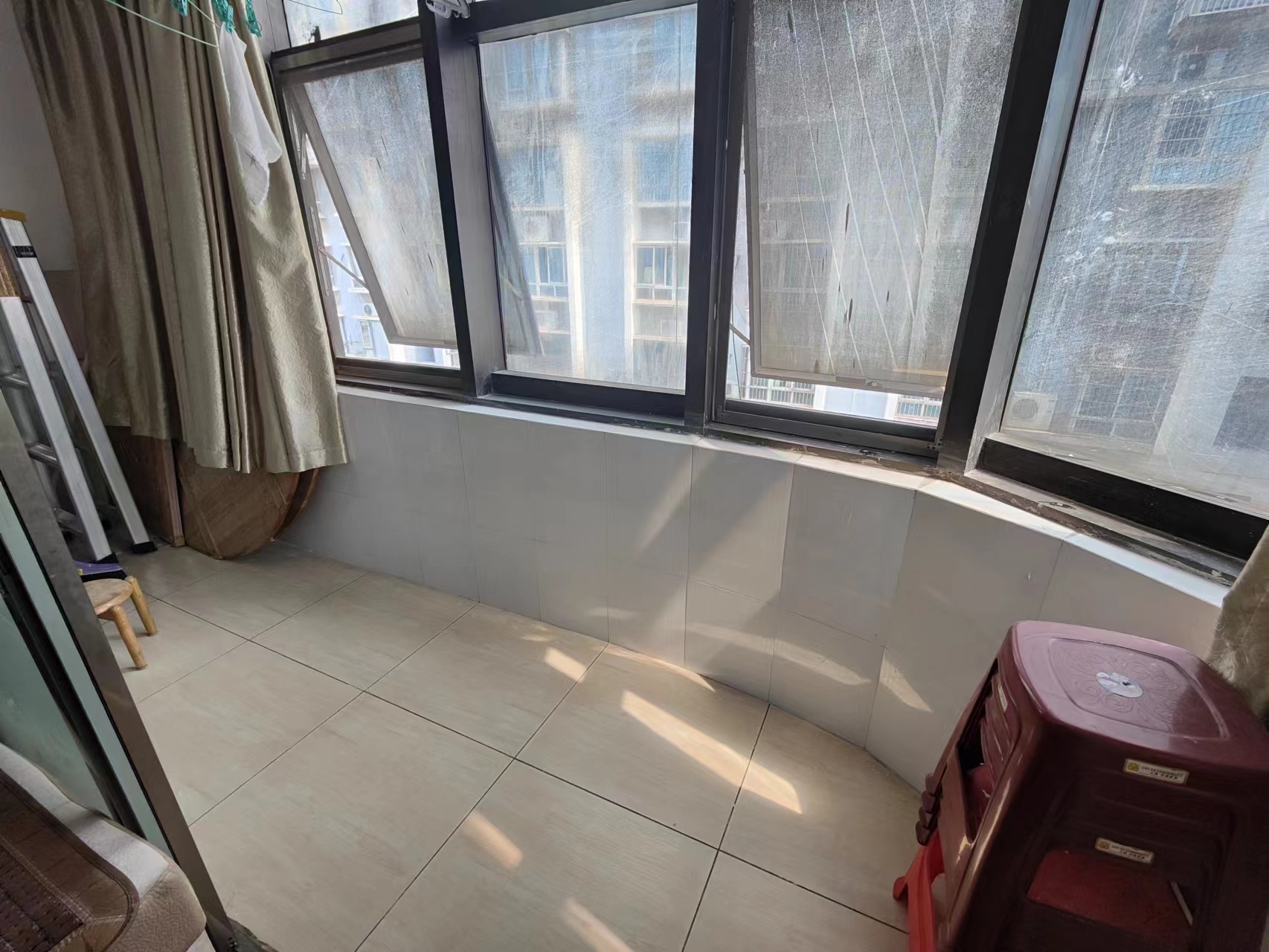 建设南路散盘 3室2厅1卫 40.0万 建设南路散盘 3室2厅1卫 40.0万客厅