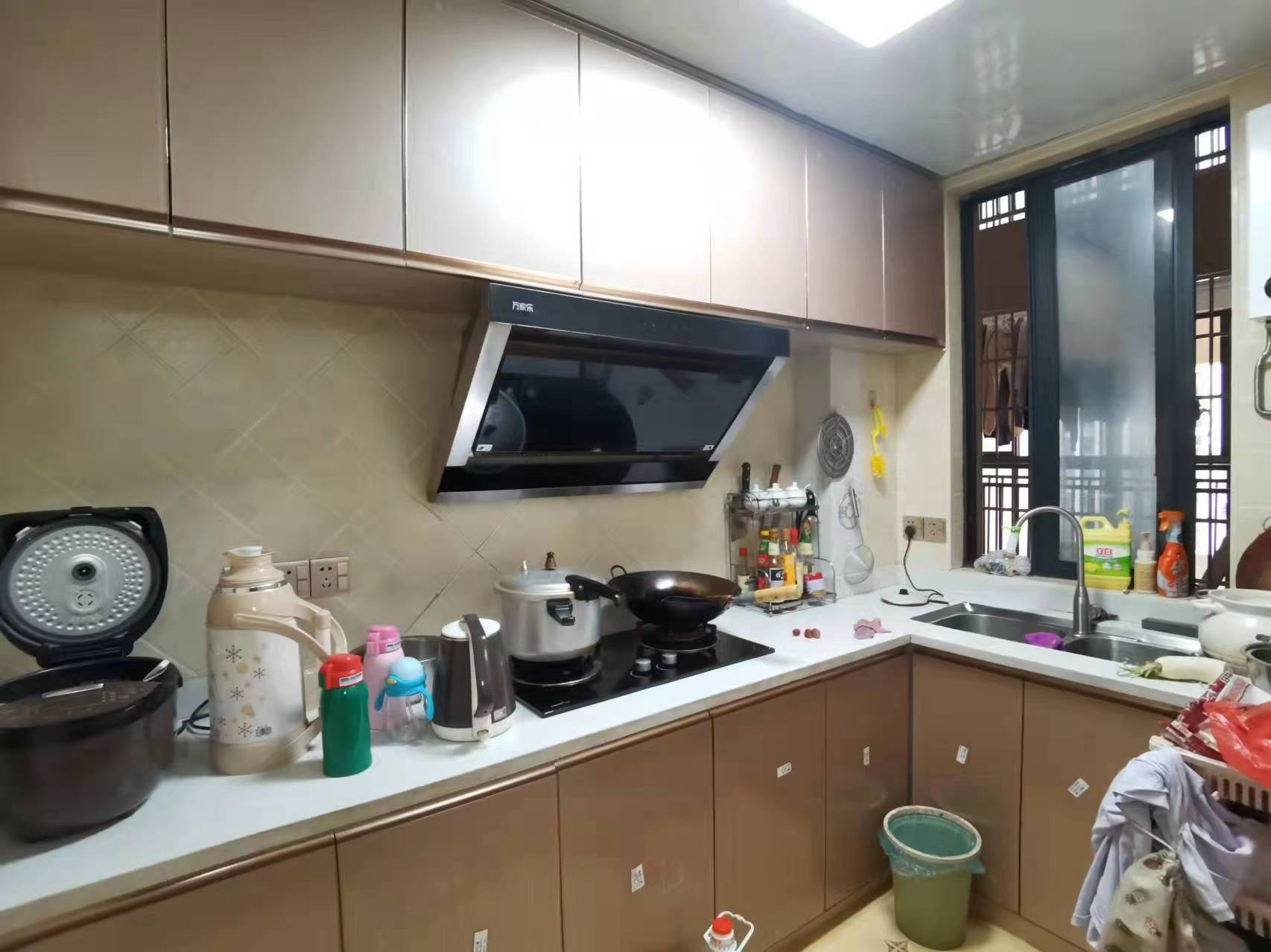 岭秀天下  2室2厅1卫    47.8万 岭秀天下  2室2厅1卫    47.8万客厅