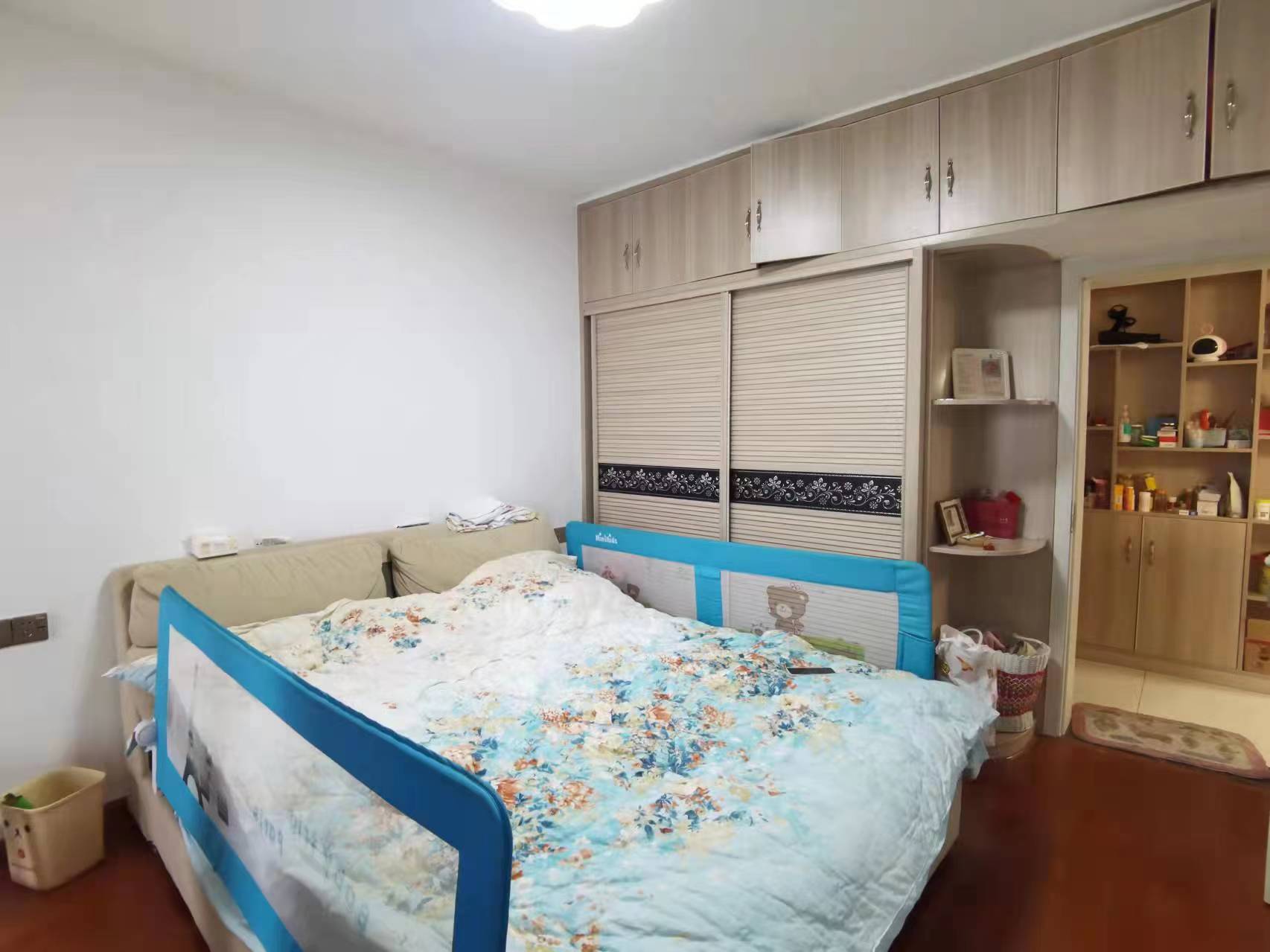 岭秀天下  2室2厅1卫    47.8万 岭秀天下  2室2厅1卫    47.8万客厅