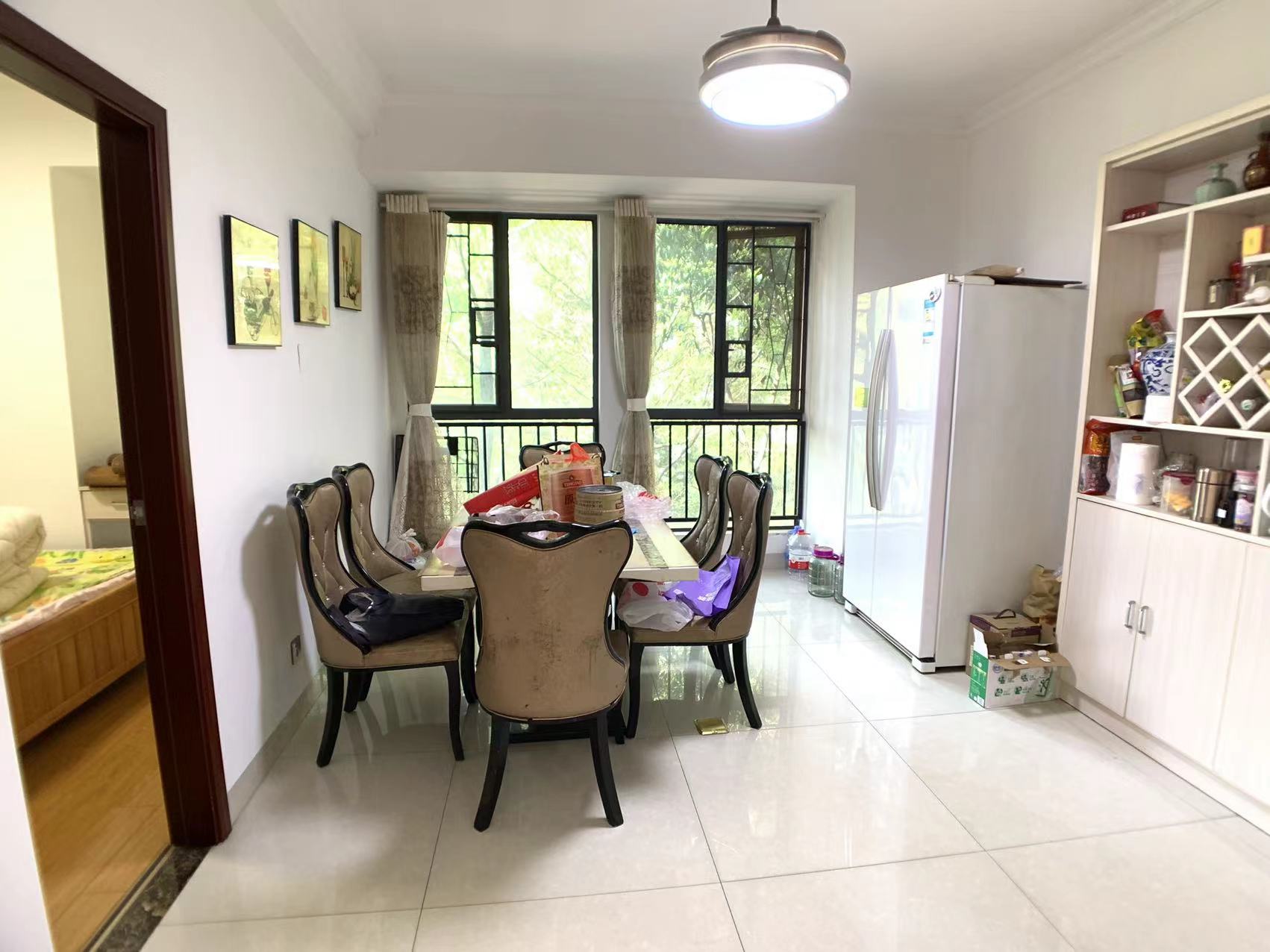 泰山公馆 3室2厅2卫 65.0万 泰山公馆 3室2厅2卫 65.0万客厅