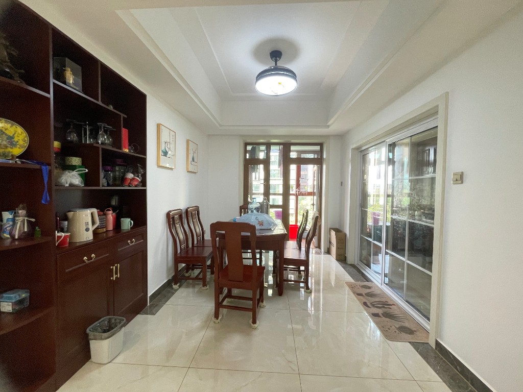 城市公园 3室2厅2卫 145.0万 城市公园 3室2厅2卫 145.0万客厅