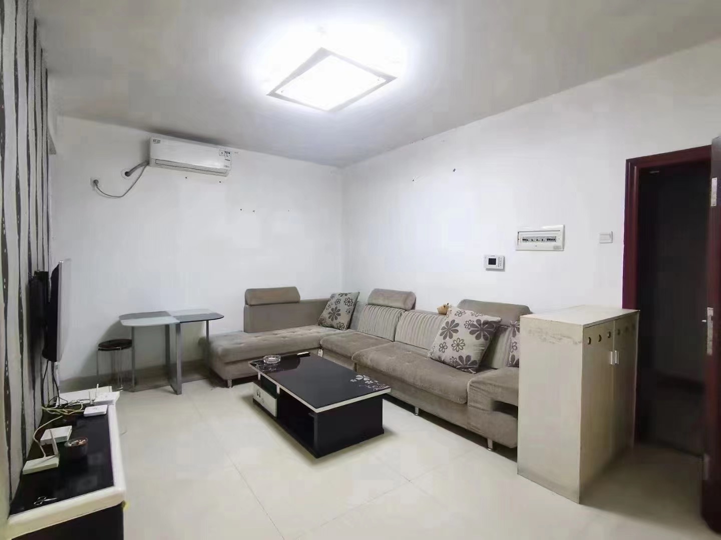 丰园大厦 2室1厅1卫 36.8万 丰园大厦 2室1厅1卫 36.8万客厅