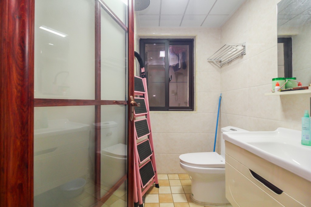 东方美地 3室2厅1卫 90.0万 东方美地 3室2厅1卫 90.0万卫生间