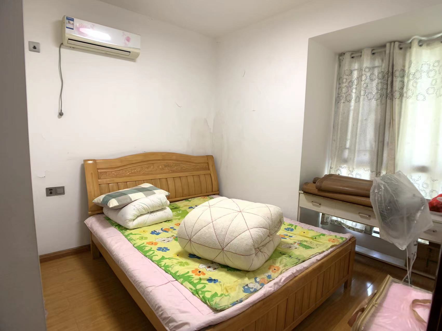 泰山公馆 3室2厅2卫 65.0万 泰山公馆 3室2厅2卫 65.0万客厅