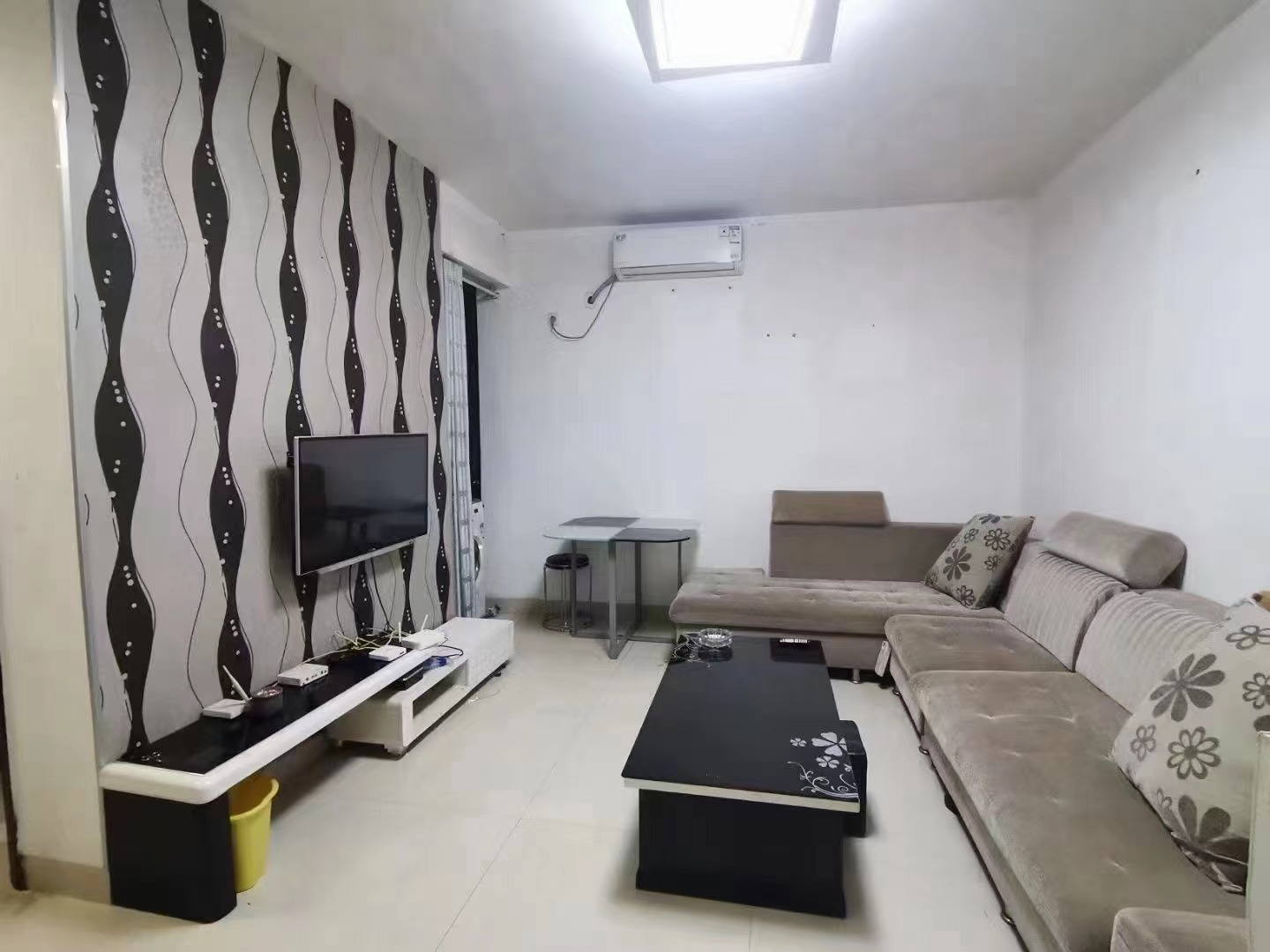 丰园大厦 2室1厅1卫 36.8万 丰园大厦 2室1厅1卫 36.8万客厅