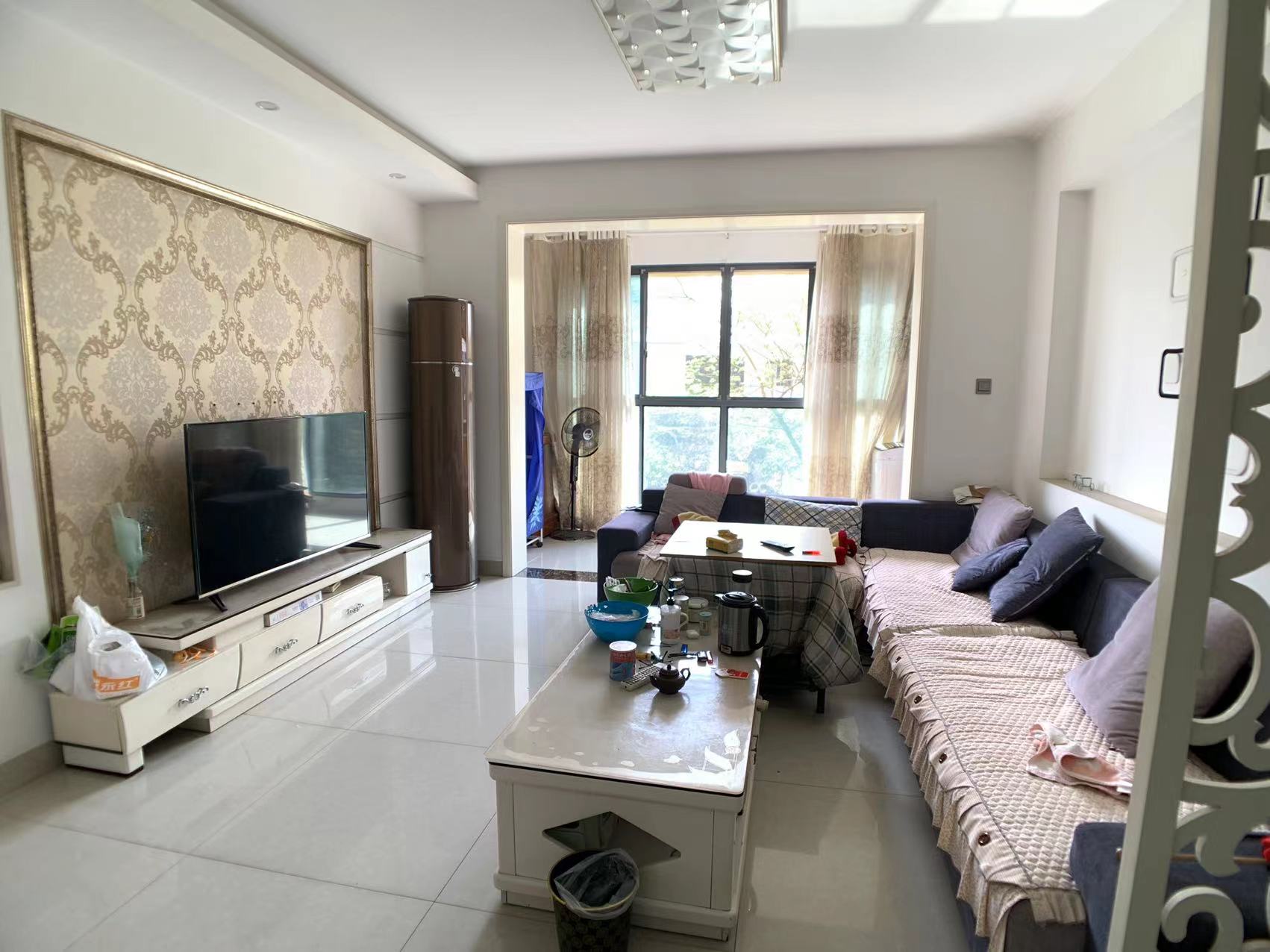 泰山公馆 3室2厅2卫 65.0万 泰山公馆 3室2厅2卫 65.0万客厅